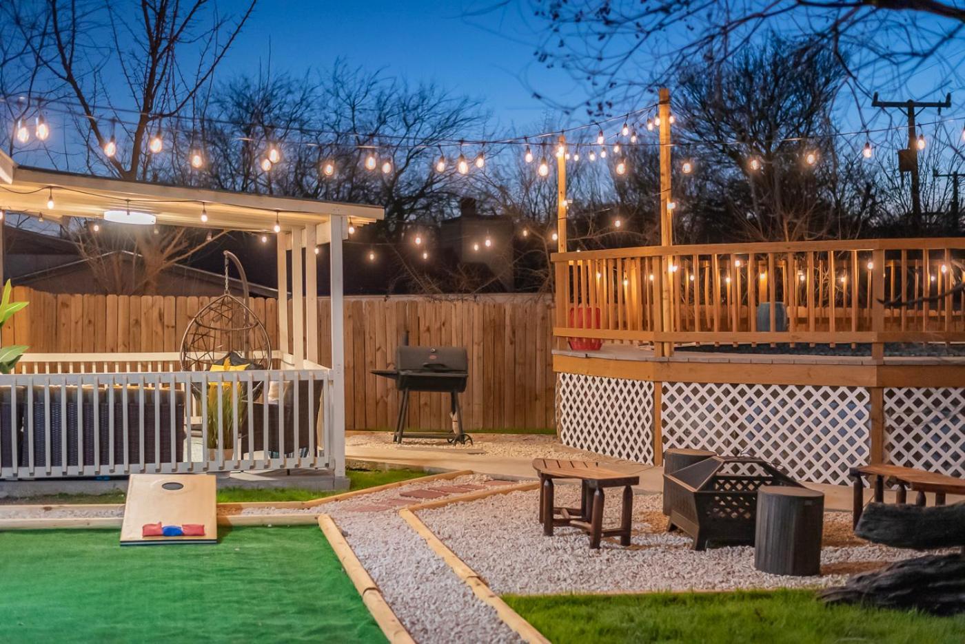 Game Room, Pool & Fire Pit At The Medical Center San Antonio Exteriér fotografie