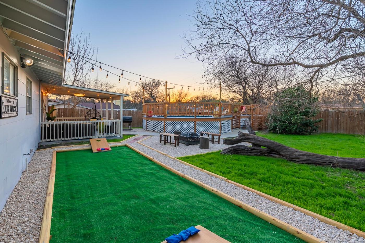 Game Room, Pool & Fire Pit At The Medical Center San Antonio Exteriér fotografie