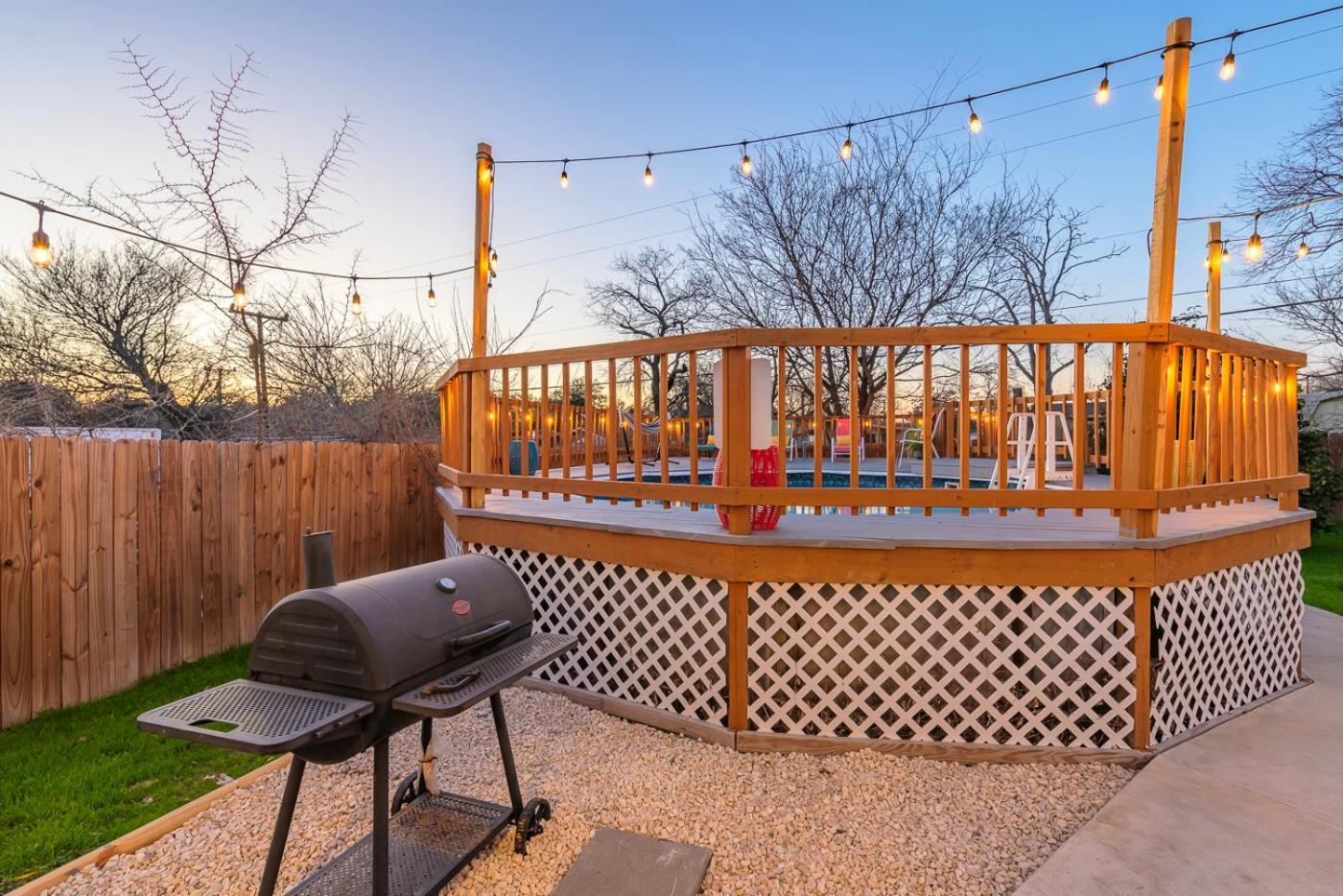 Game Room, Pool & Fire Pit At The Medical Center San Antonio Exteriér fotografie