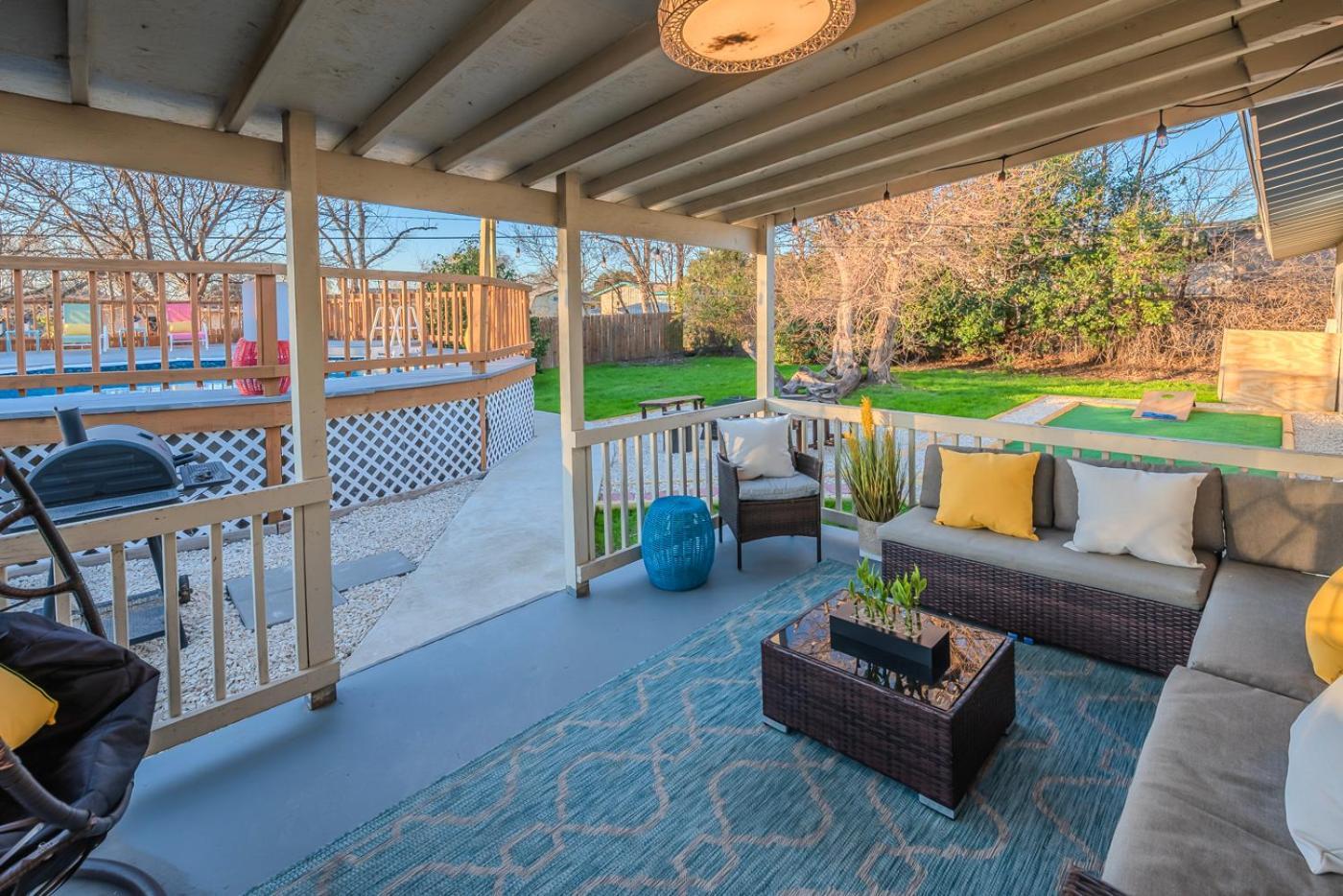 Game Room, Pool & Fire Pit At The Medical Center San Antonio Exteriér fotografie