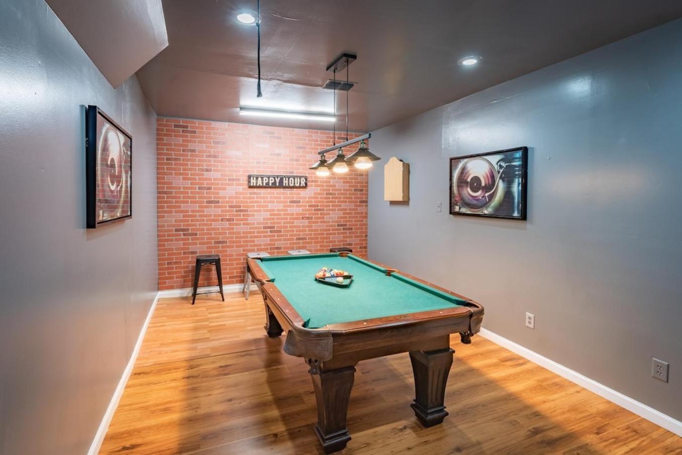 Game Room, Pool & Fire Pit At The Medical Center San Antonio Exteriér fotografie